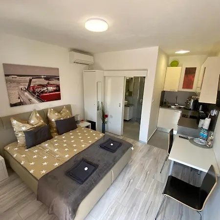 Arny Apartment *